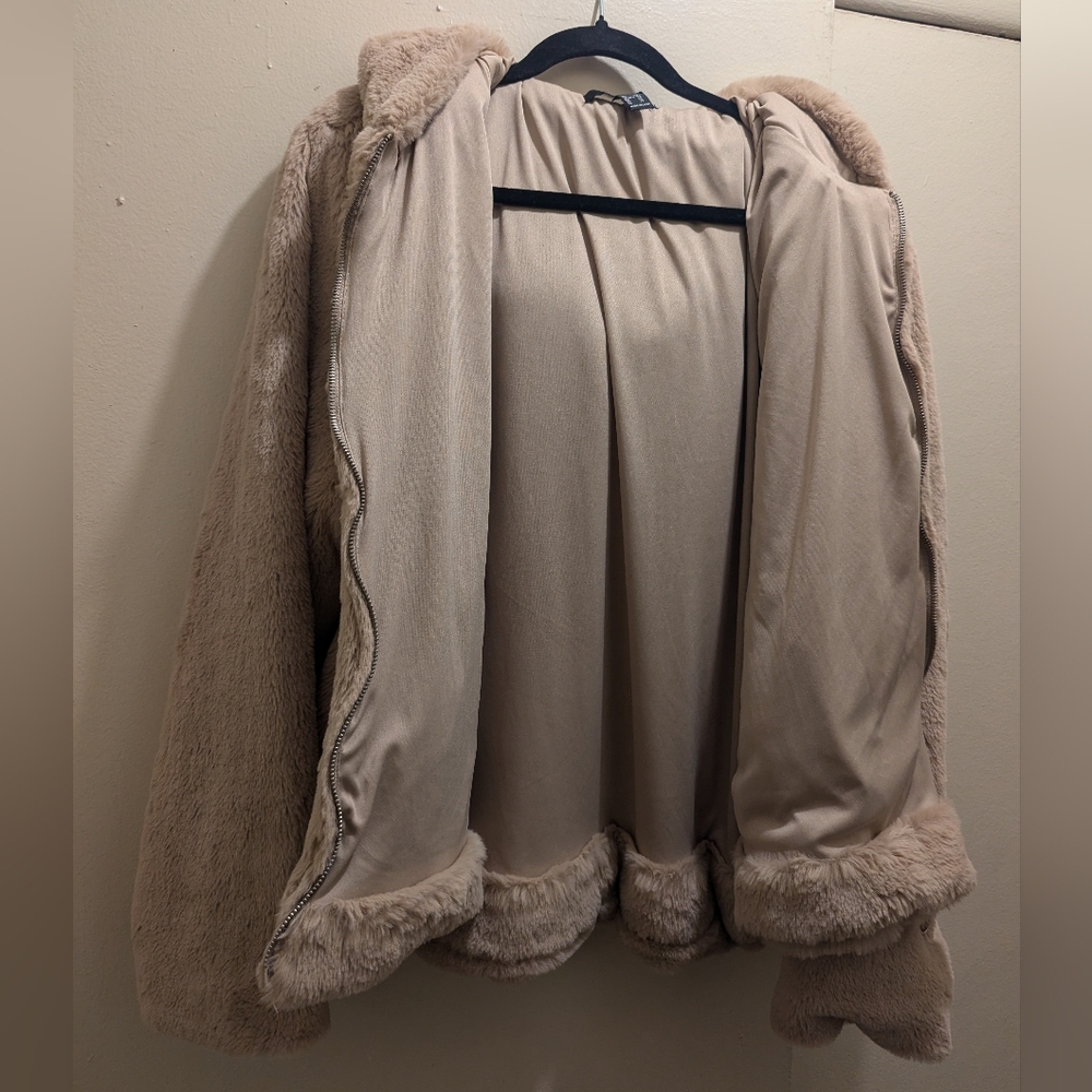 Forever 21 Beige Plush Faux Fur Zip-Up Hoodie Teddy Jacket Women's Plus- 2X - Picture 9 of 16